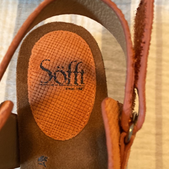 Softt Charday Wedge Sandal in Papaya Size 9.5/41 - Picture 5 of 6